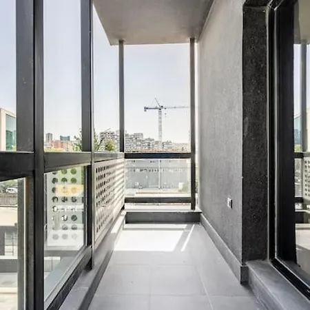 Upscale With Top-notch Amenities Apartament