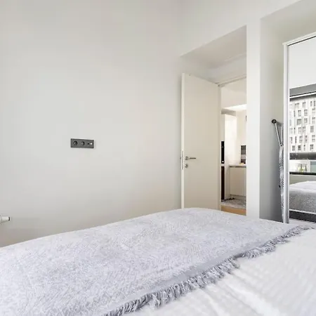 Apartament Upscale With Top-notch Amenities *
