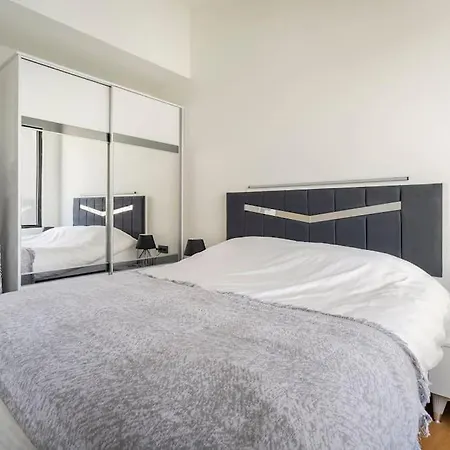 Upscale With Top-notch Amenities Apartament *